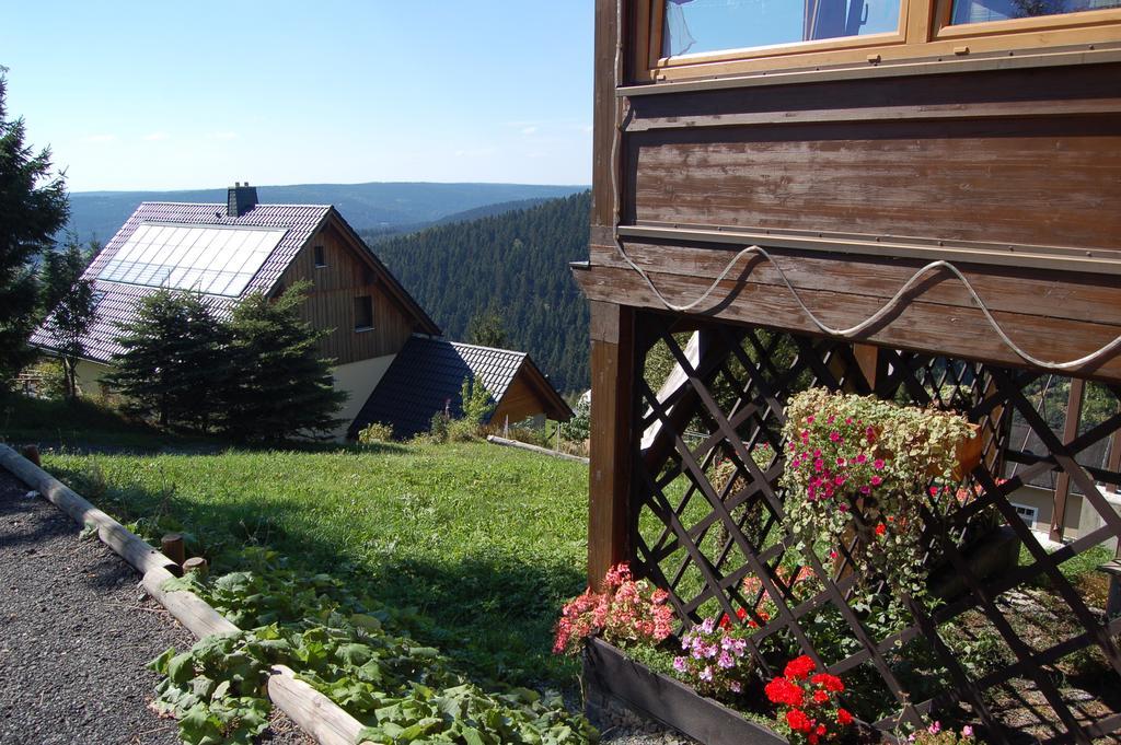 Berggasthaus & Pension Schoene Aussicht Klingenthal Buitenkant foto