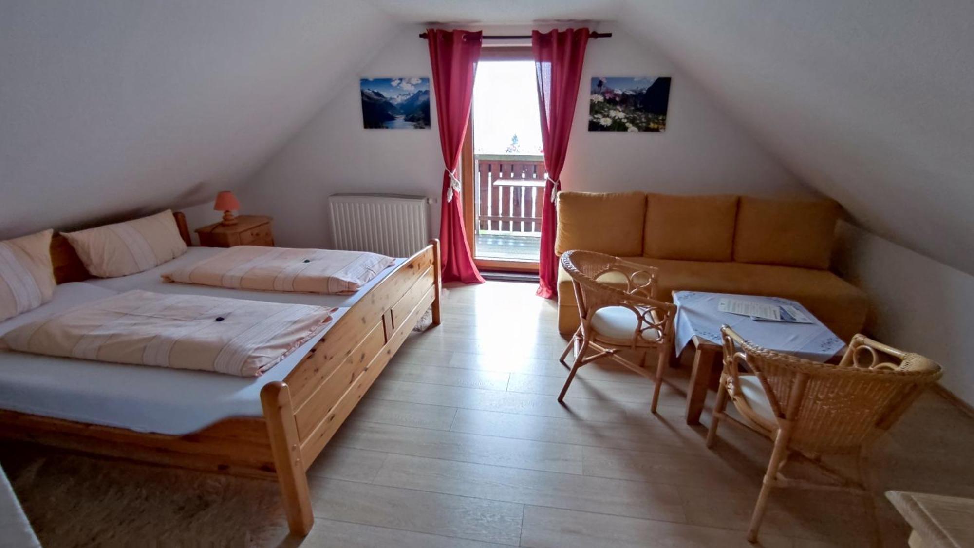 Berggasthaus & Pension Schoene Aussicht Klingenthal Buitenkant foto