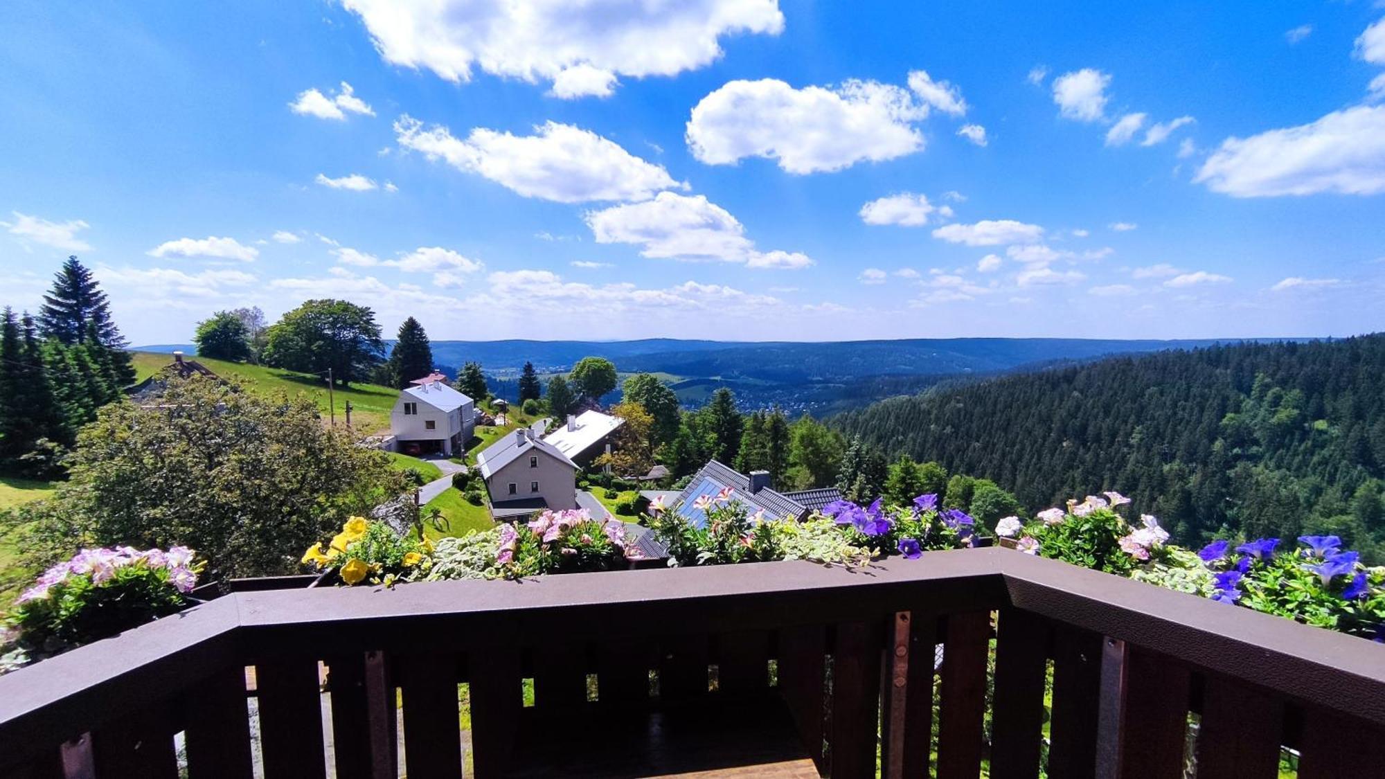 Berggasthaus & Pension Schoene Aussicht Klingenthal Buitenkant foto